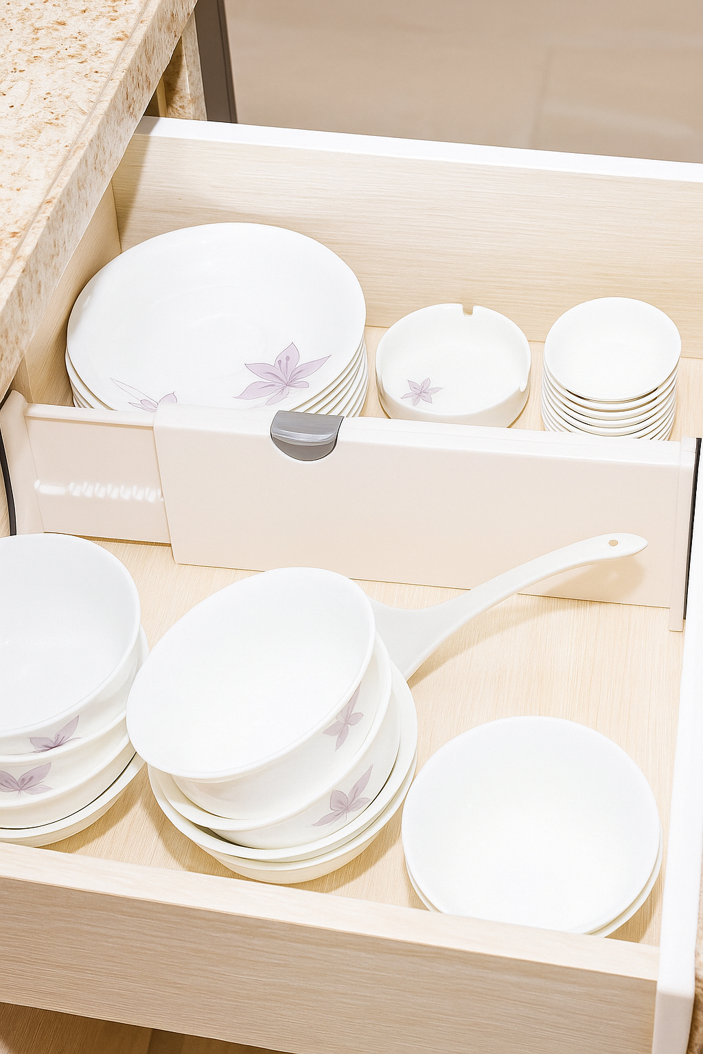 🧩 Expandable drawer organizers